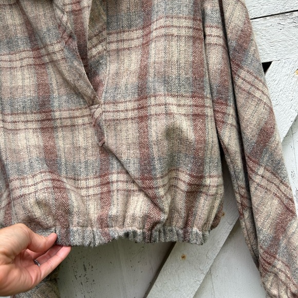 70s vintage international women’s labor union 100% wool cropped collared shirt - Picture 9 of 14